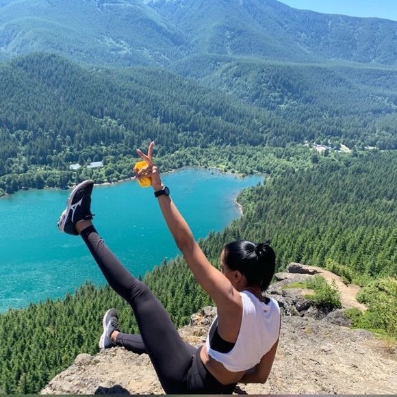 Hey y’all, I’m Constance! Shopping is my exercise!!!💙 - Picture 3 of 5